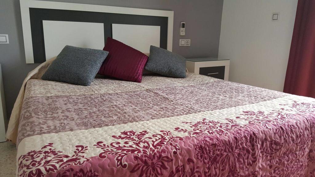 Hostal Ocana Манільва Екстер'єр фото