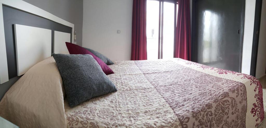 Hostal Ocana Манільва Екстер'єр фото